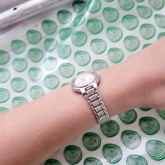 Vintage Lorus Classic Quartz Roman Numerals Watch - Picture 6 of 8